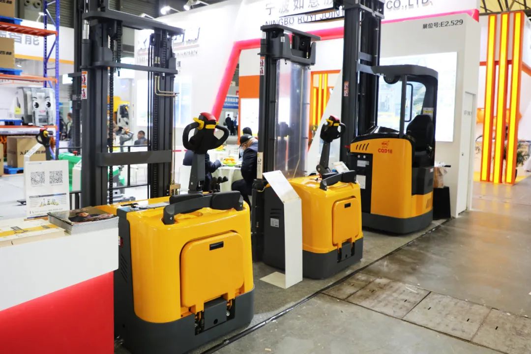 【西林叉车】走,跟我一起去看2020BaumaCHINA宝马展(图6) 【西林叉车】走,跟我一起去看2020BaumaCHINA宝马展(图3)